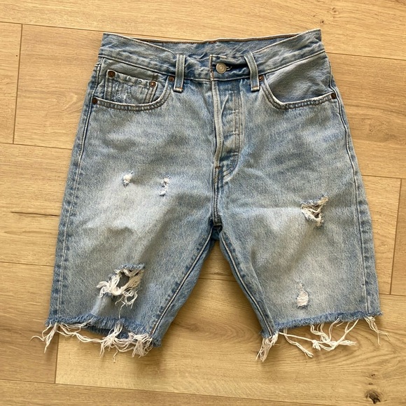 Levi’s 501 Button fly High Rise Mid Thigh Short - Picture 4 of 9